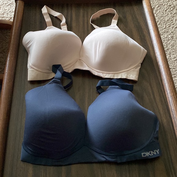 NIP-2 Pack DKNY Wireless Microfiber Plunge Bra, (1-Sand,1-Ink), Size L(36-38) - Picture 7 of 8